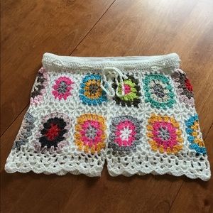 Crochet short XS never worn!